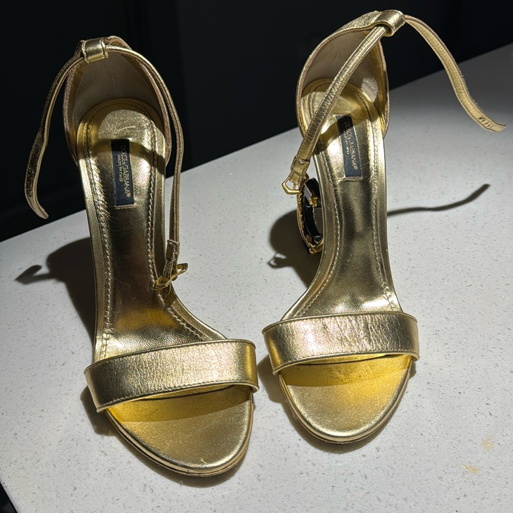 Dolce and Gabbana Nappa Morde DG heels